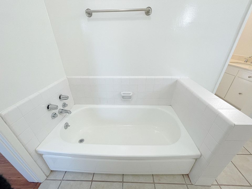 1st image of 290 S Oakland Ave APT 11