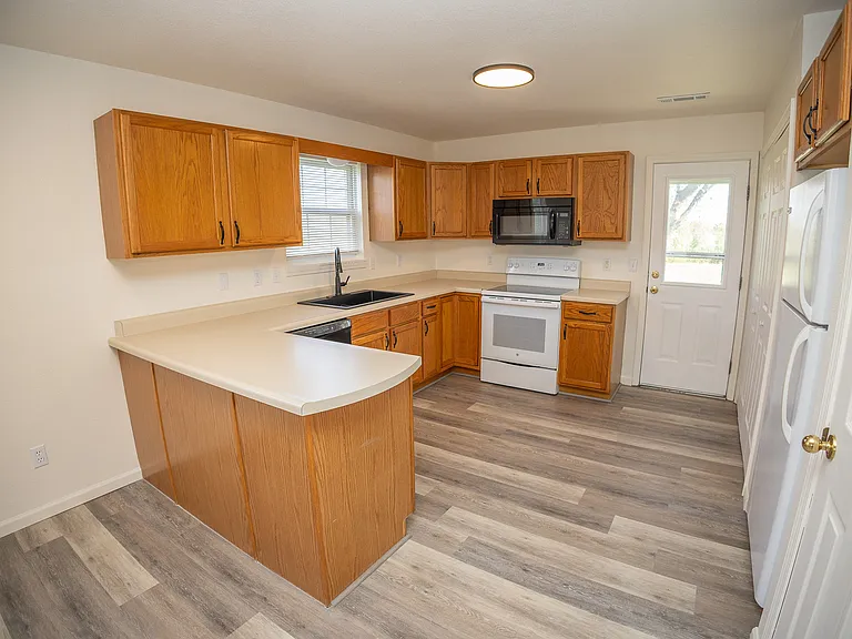 325 S Summit Dr #A — Photo 22