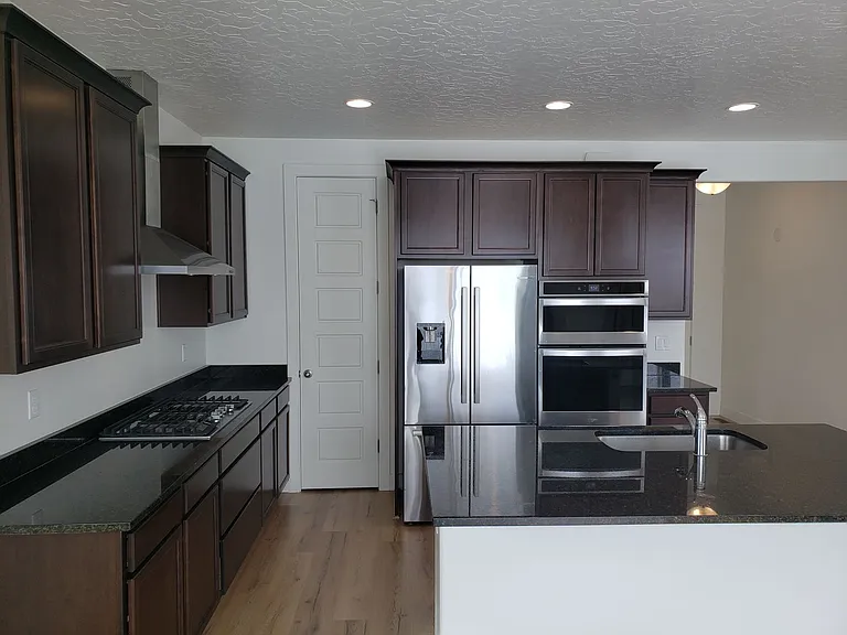 1033 S Vine St — Photo 7