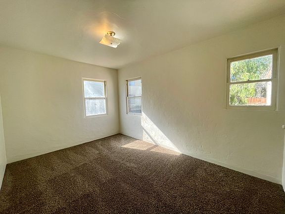 3rd image of 1010 S Magnolia Ave