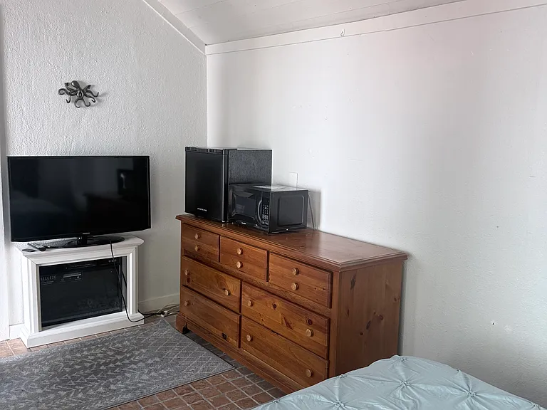 118 1st St #8 — Photo 6