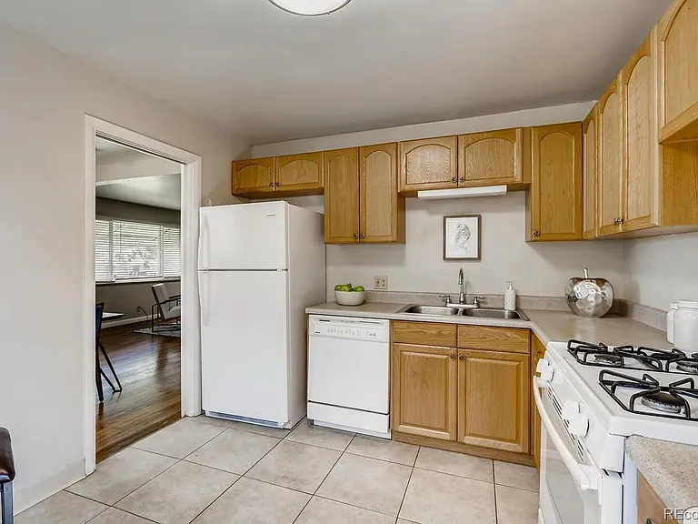 3310 Bellaire St — Photo 20