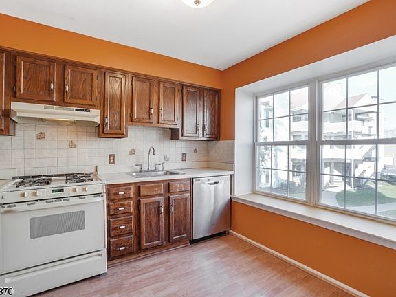 5th image of 713 Pinehurst Ct #4-3204