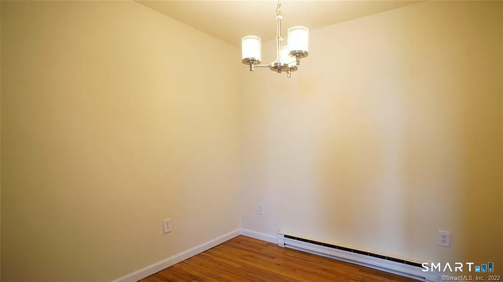 2 bed, 1.0 bath, 900 sqft, $2,295 — Photo 4