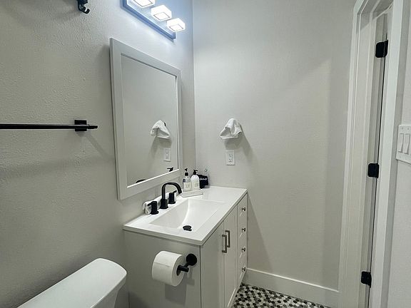 4th image of 2039 McClendon St #C