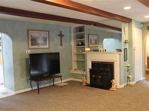 3rd image of 108 Overland Dr