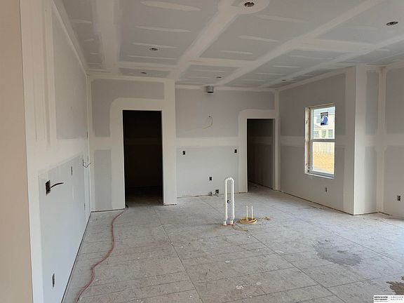 4th image of 6213 N 209th St