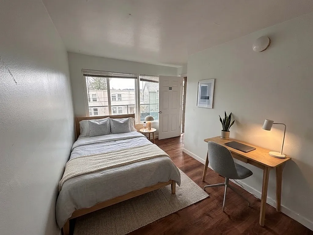 3 bed, 1000 sqft, $2,700 — Photo 4