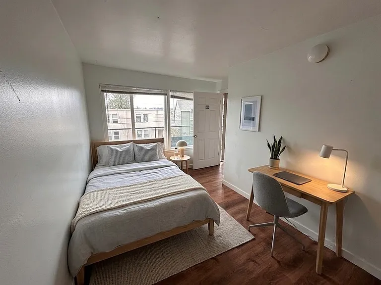 4735 22nd Ave NE #4 — Photo 4