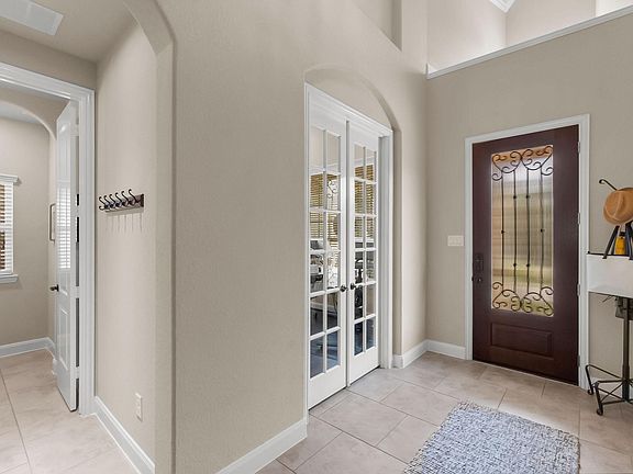 4th image of 191 N Vershire Cir