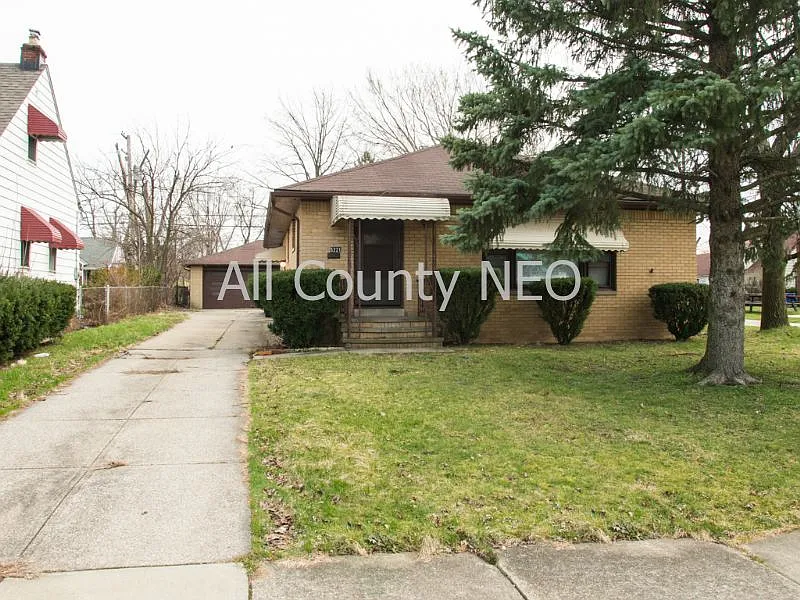 5221 Catherine St photo 1