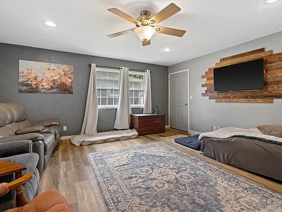 3rd image of 103 Fairview COURT