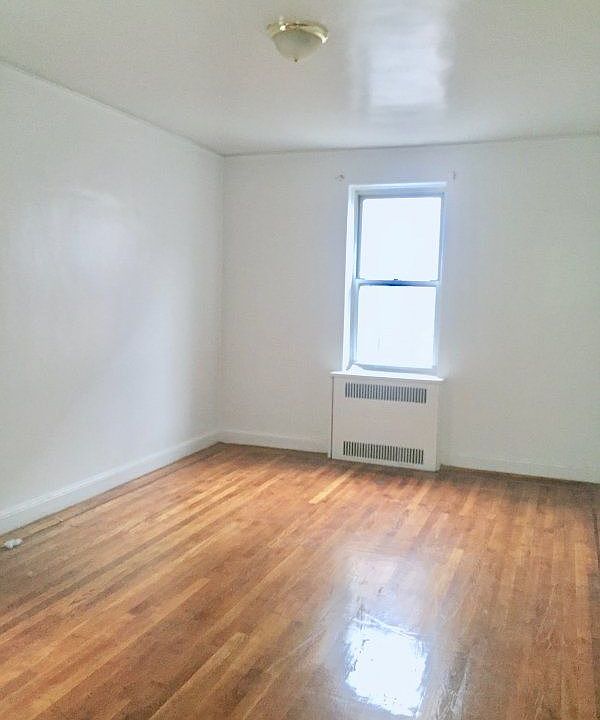 2nd image of 4395 Broadway APT 5A