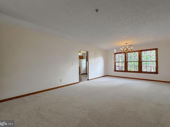 4th image of 44029 Fieldstone Way