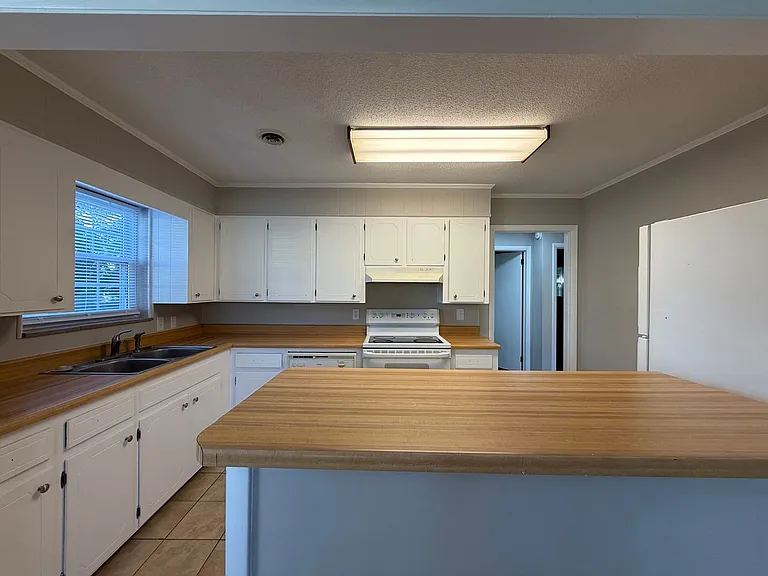 104 Skyview Dr — Photo 13
