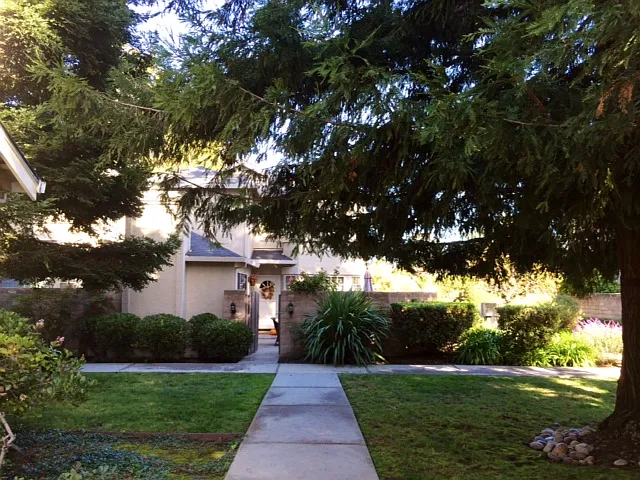1300 Redwood Ave — Photo 3