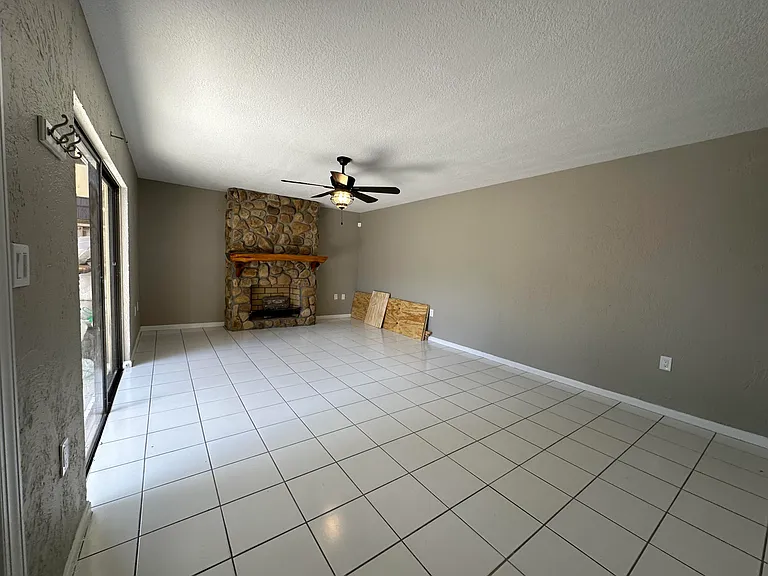 308 3rd Ct — Photo 4
