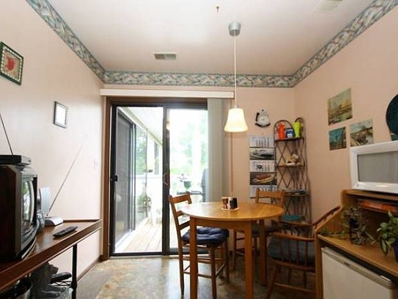 3rd image of 1515 Harbour Ct #B2