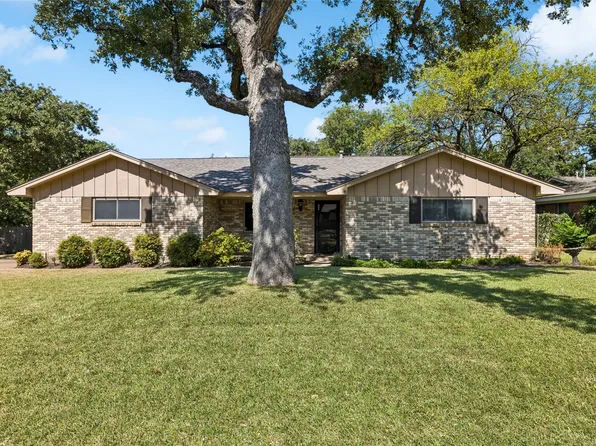 505 Caduceus Ln, Hurst, TX 76053