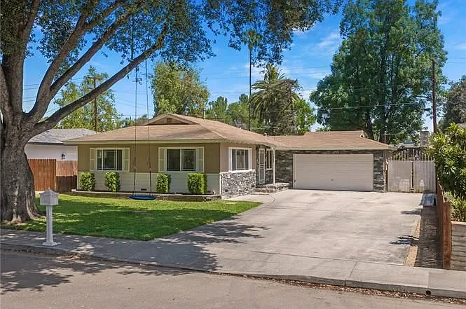 4869 Serrano Pl — Photo 2