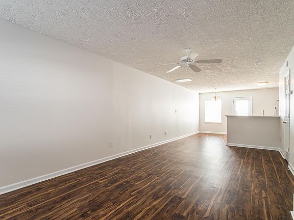 4th image of 438 Saint John Dr