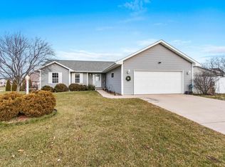 2272 Spring Meadow Dr, Neenah, WI 54956
