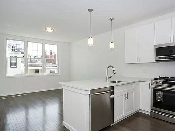 4th image of 850 Newark Ave #3A