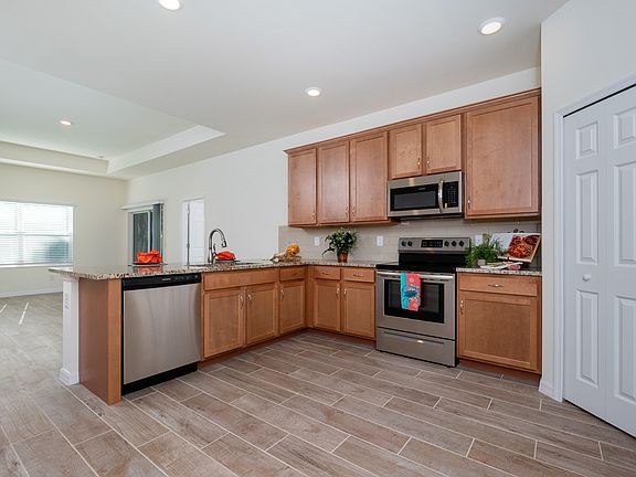 5th image of 109 Boxwood Ln