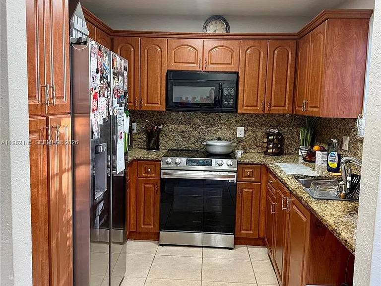 16811 NW 14th Ave #16811 — Photo 9