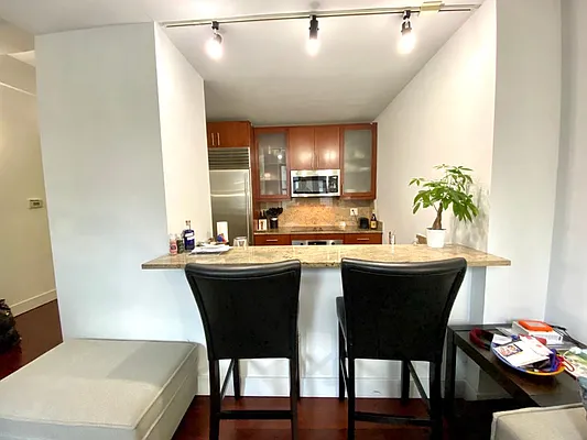 Rented by NY Living Solutions | media 21