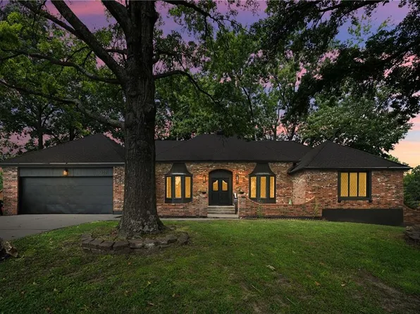 1202 Bird St, Harrisonville, MO 64701