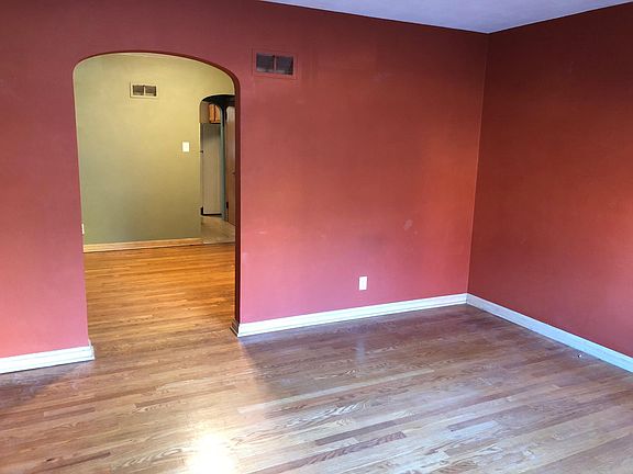 3rd image of 6660 Lansdowne Ave