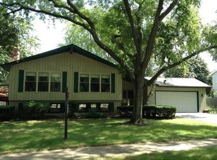 24 N River Rd, Naperville, IL 60540