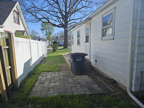 3rd image of 530 Cole Ct