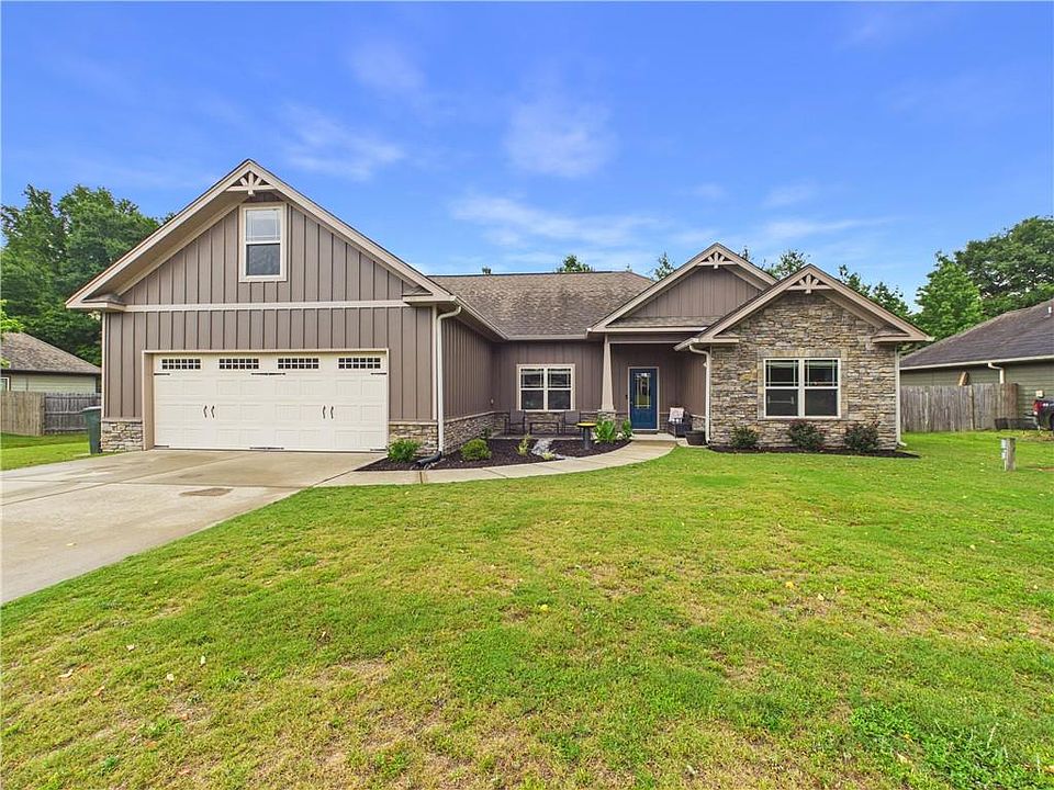 1st image of 38 Winter Hawk Dr
