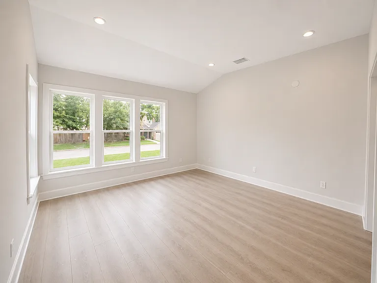 920 Keith Ln — Photo 12