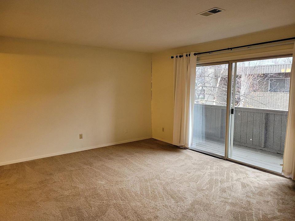 1st image of 626 W 43rd Ter #31