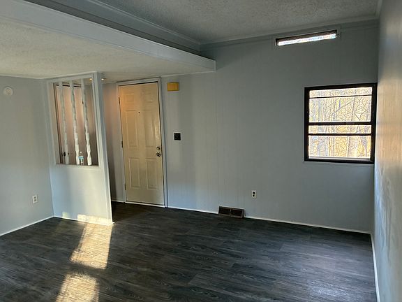 5th image of 16 Cris Ln #27
