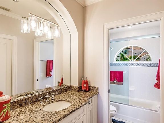 3rd image of 25941 Hickory Blvd #2