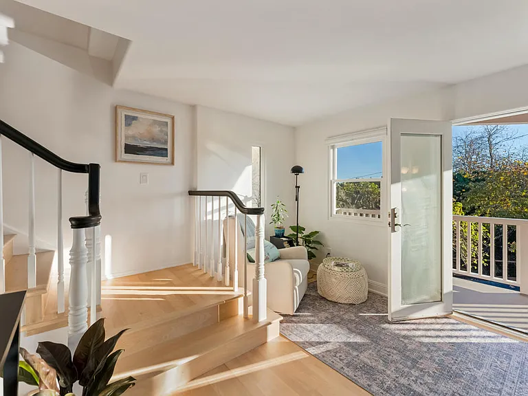 2570 Lillie Ave — Photo 24
