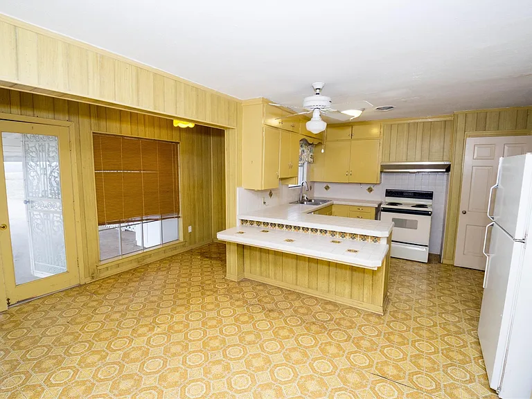 2047 FM 2933 — Photo 17