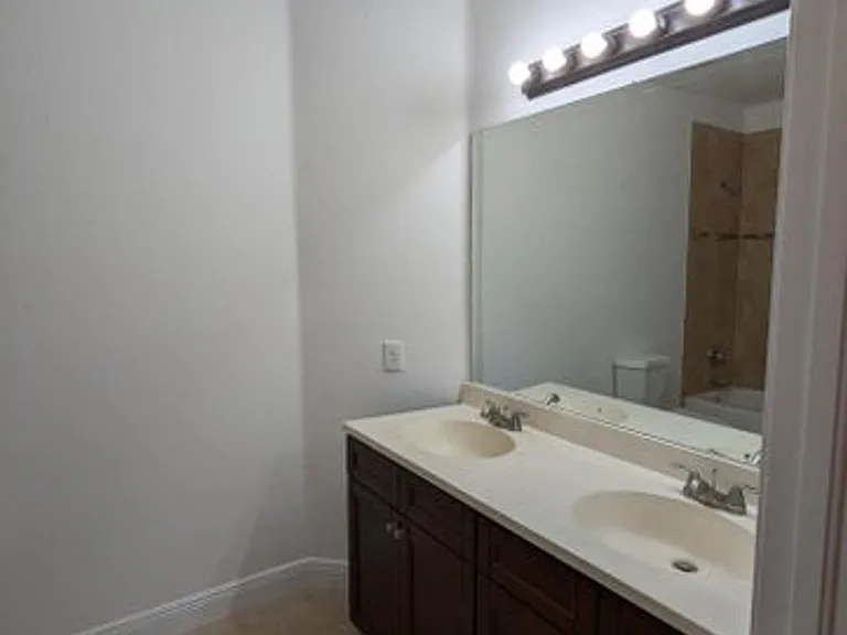 10781 NW 81st Ln — Photo 23