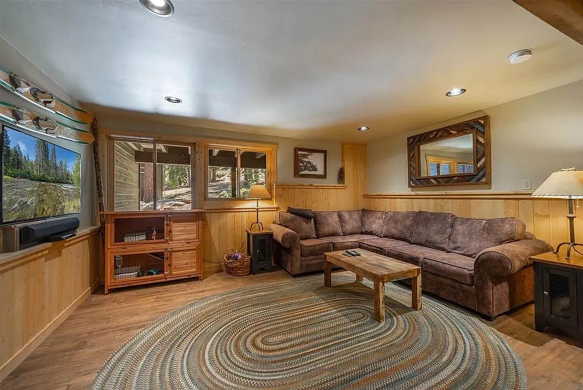 3 bed, 3.5 bath, 3000 sqft, $6,600 — Photo 3