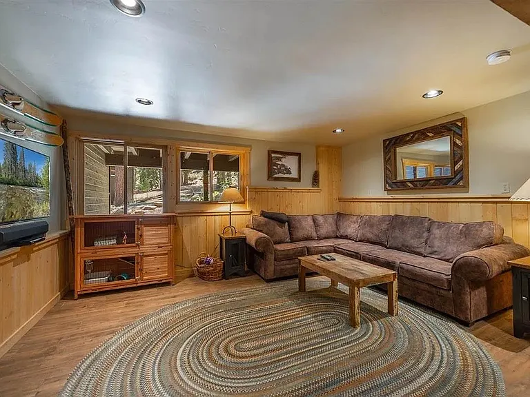 15107 Berkshire Cir — Photo 3