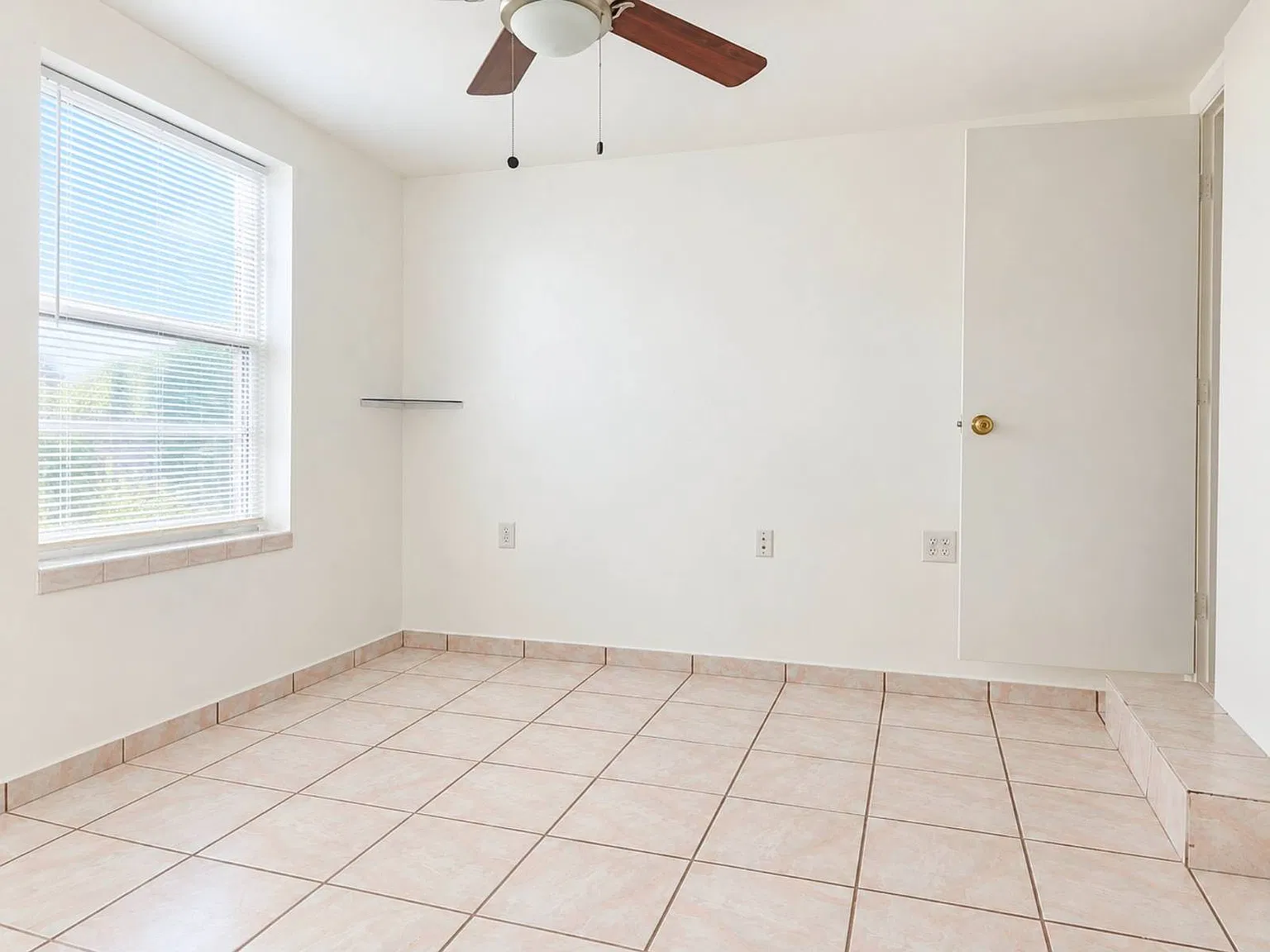2 bed, 1.0 bath, 800 sqft, $2,100 — Photo 2