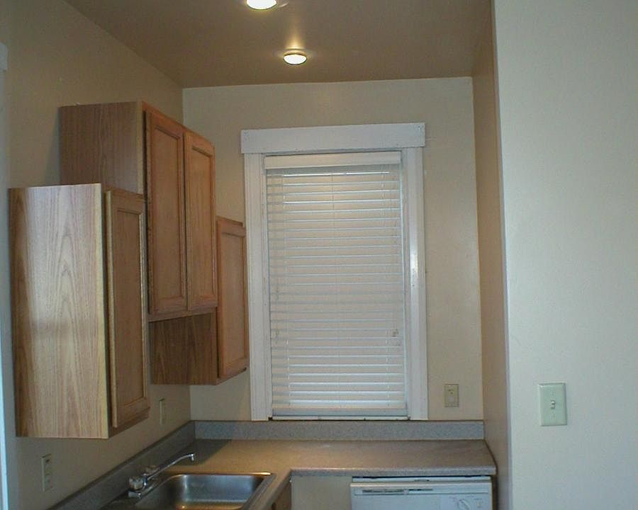 Updated kitchen with dishwasher