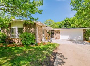 101 Elm St, Newhall, IA 52346