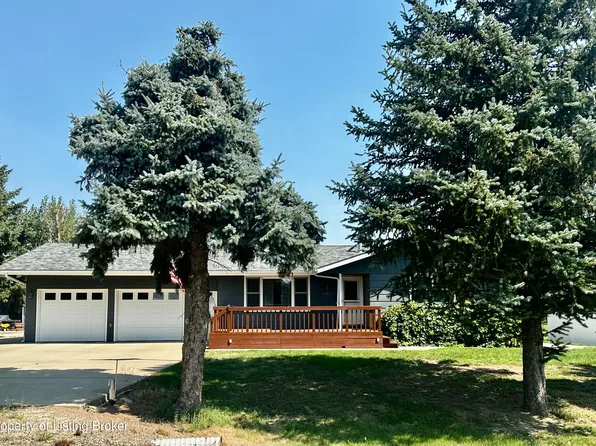 2153 Valentine Ave, Dickinson, ND 58601