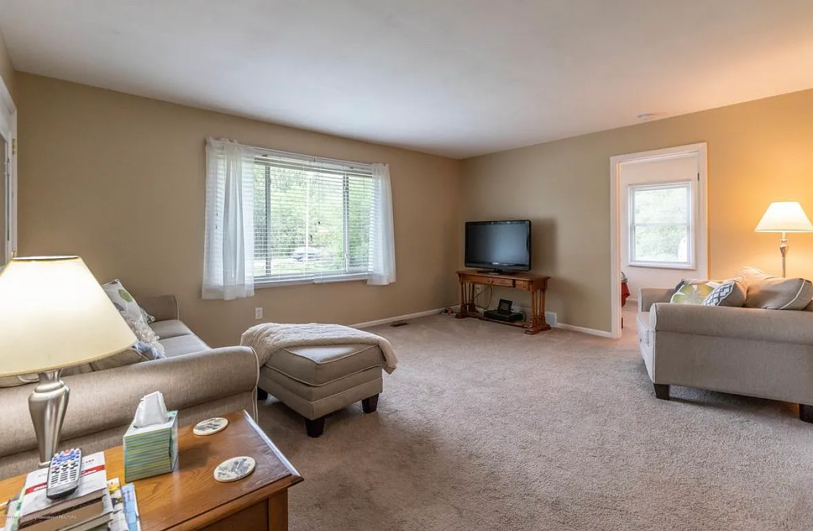 2 bed, 900 sqft, $1,350 — Photo 3