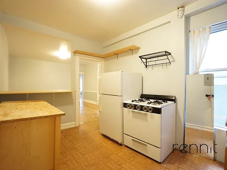 370 Bedford Ave #7 — Photo 3